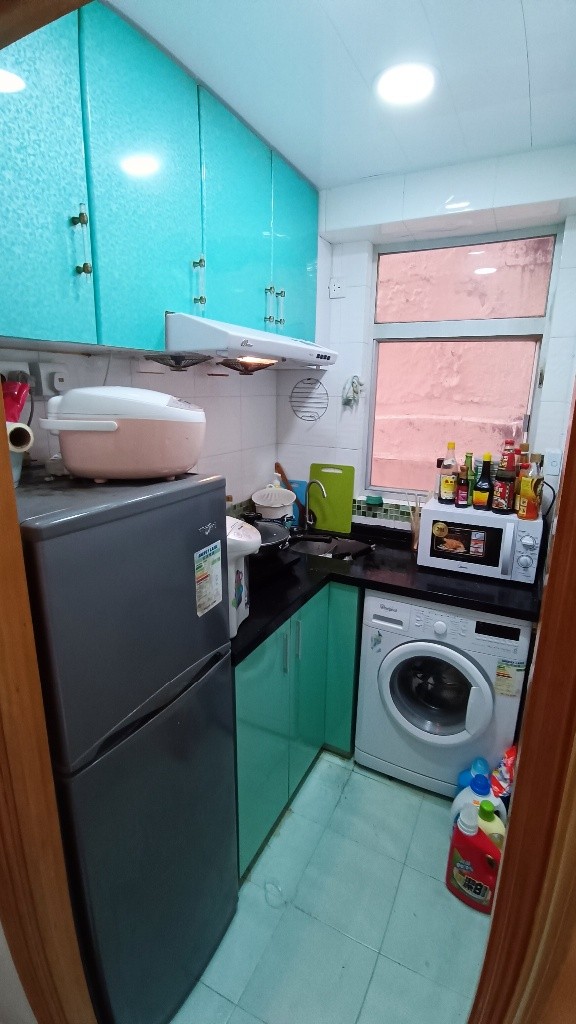 Prince Edward Coliving Space for rent 利盛大廈(共居空間)出租 share kitchen Toilet  - 太子 - 房間 (合租／分租) - Homates 香港