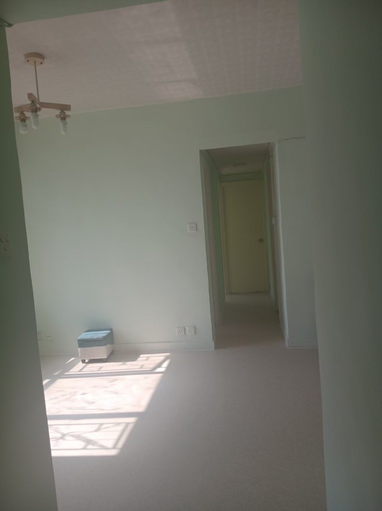 Master bedroom with ensuite bathroom, with basic furniture, high rise with sea view - 屯門 - 住宅 (整間出租) - Homates 香港