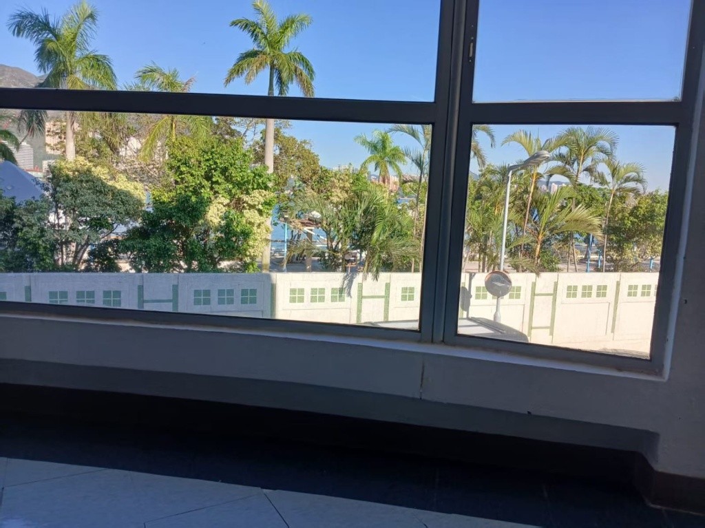 Master bedroom with ensuite bathroom, with basic furniture, high rise with sea view - 屯門 - 住宅 (整間出租) - Homates 香港