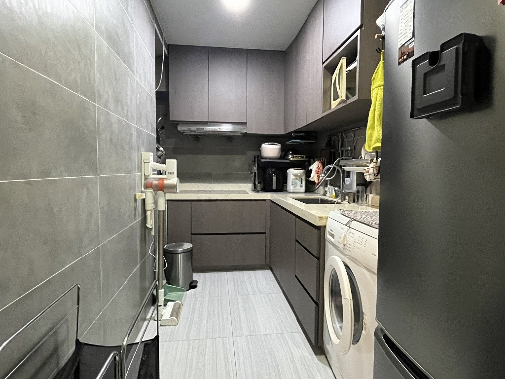 招一女室友 觀塘 分租一書睡房 光猛 全新裝修 乾淨安靜 樓下商場餐廳超市 小巴巴士地鐵 - 观塘/秀茂坪 - 房间 (合租／分租) - Homates 香港