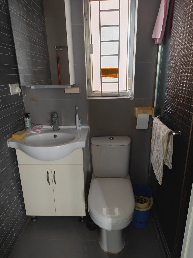 開揚交通方便新裝簡潔超大的單人房間 - 屯門 - 房間 (合租／分租) - Homates 香港