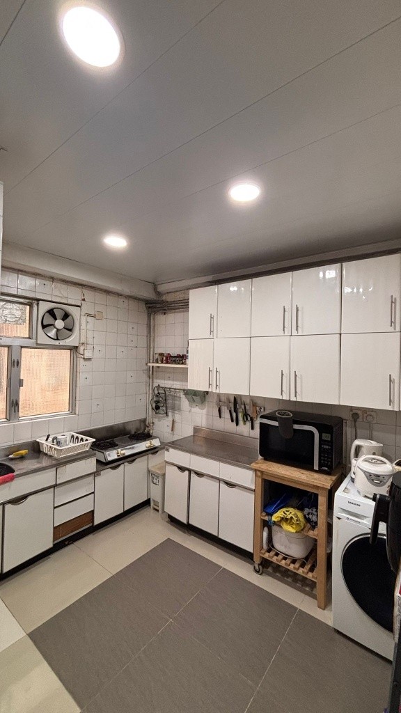 Nice and large flat to share in Sai Yin Pun with rooftop - 西半山 - 住宅 (整間出租) - Homates 香港