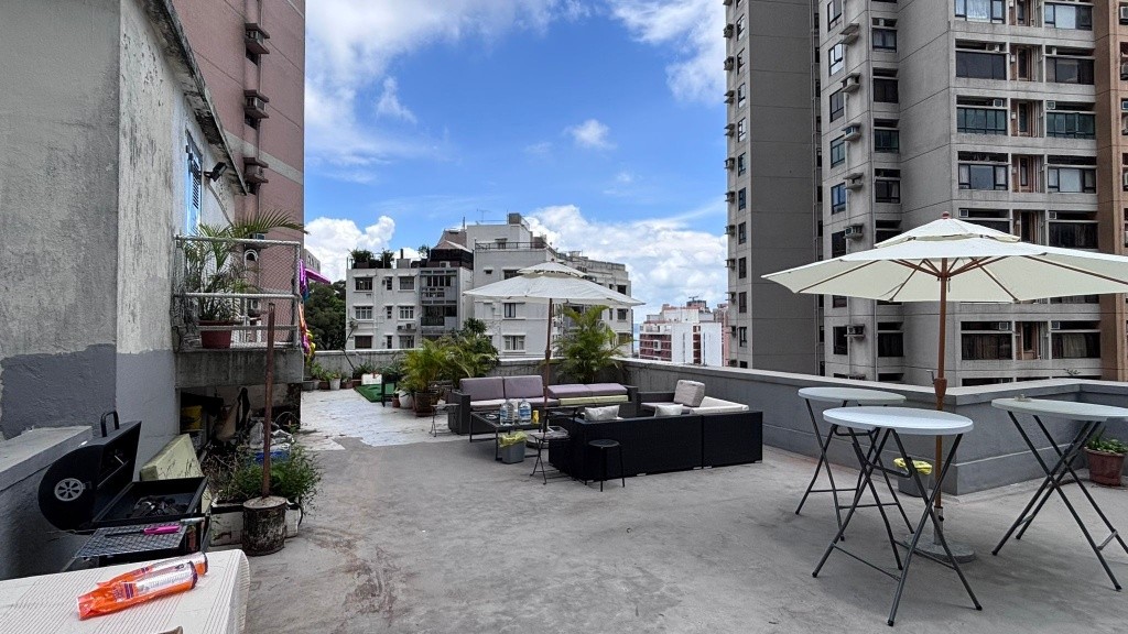 Nice and large flat to share in Sai Yin Pun with rooftop - 西半山 - 住宅 (整間出租) - Homates 香港