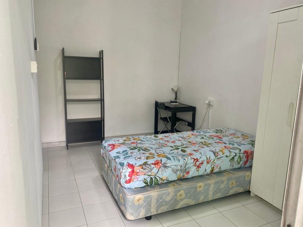 Available Immediate - Common Room/Strictly Single Occupancy/Wifi/Aircon/no Owner Staying/No Agent Fee/Cooking allowed/Near Lorong Chuan MRT MRT/Serangoon MRT  - Sengkang - Bedroom - Homates Singapore