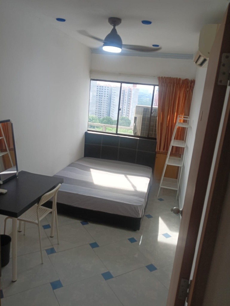 Available Immediate- Common Bedroom/ 1 or 2 person stay/No owner Staying/Cooking Allowed/No Agent Fee/Near MRT Queenstown/Redhill/Labrador Park - Queenstown - Bedroom - Homates Singapore