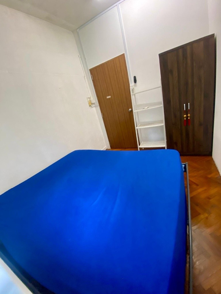 Immediate Available- Common Room/Strictly Single Occupancy/no Owner Staying/No Agent Fee/Cooking allowed / Tiong bahru / Outram MRT - Outram - Bedroom - Homates Singapore