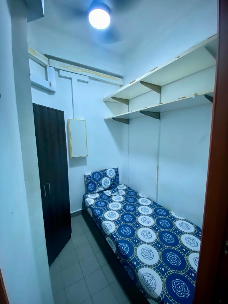 Immediate Available - Common Room/FOR 1 PERSON STAY ONLY/Wifi/No owner staying/No Agent Fee/Cooking allowed/Near Chinese Garden MRT/Boon Lay/Jurong East - Braddell - Bedroom - Homates Singapore