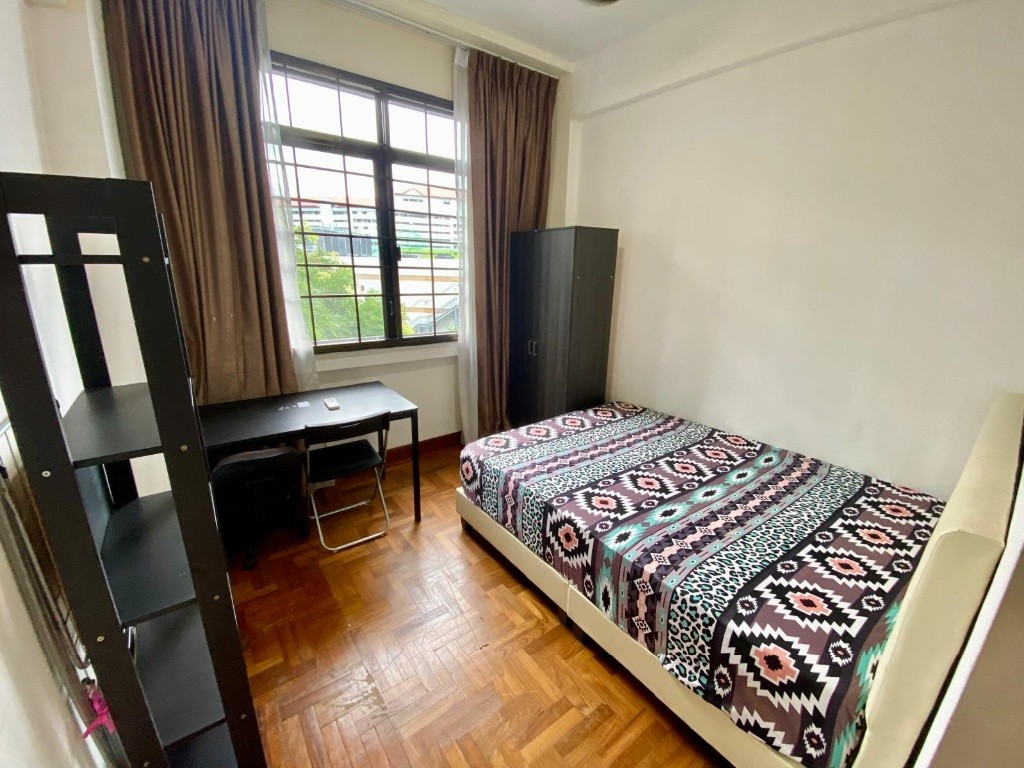 Common Room/FOR 1 PERSON STAY ONLY/Wifi/No owner staying/No Agent Fee/Cooking allowed/Near Chinese Garden MRT/Boon Lay/Jurong East/Immediate Available - Jurong East - Bedroom - Homates Singapore