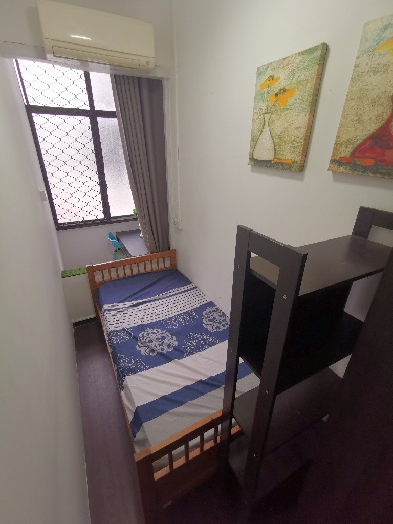 Available 6 Aug/1  person stay/Ari-con / Wifi/no Owner Staying/No Agent Fee/Cooking allowed/Kembangan MRT / Bedok MRT/ Eunos  MRT - Eunos - Bedroom - Homates Singapore