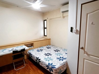 Available 25 Jul- Common Room/1 or 2 person stay/fully furnished room with bed/wardrobe/celling fan and air-con/no Owner Stay/No Agent Fee/Cooking allowed/Near Clementi MRT/Dover MRT -  Blk 1N Pine Grove #03-xx Singapore 591301