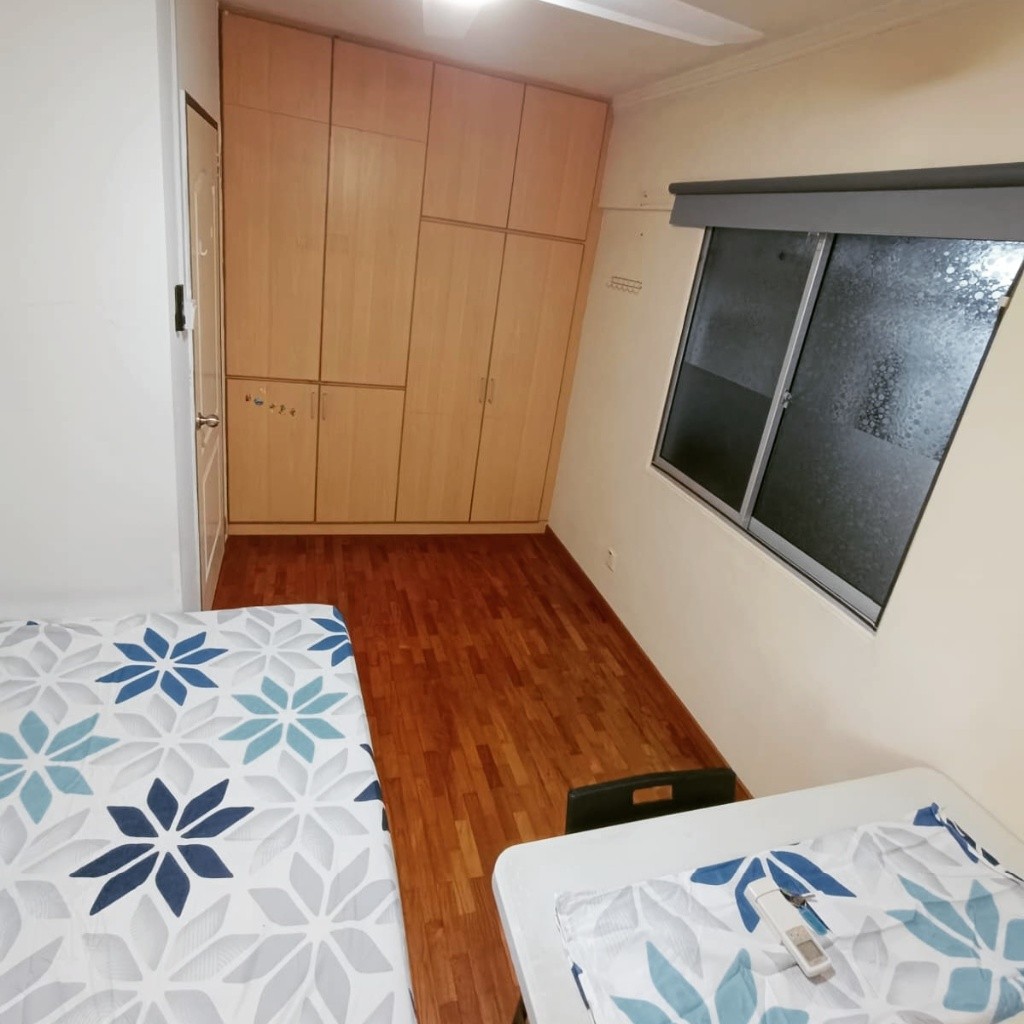 Available 25 Jul- Common Room/1 or 2 person stay/fully furnished room with bed/wardrobe/celling fan and air-con/no Owner Stay/No Agent Fee/Cooking allowed/Near Clementi MRT/Dover MRT - Clementi 金文泰 -  - Homates 新加坡