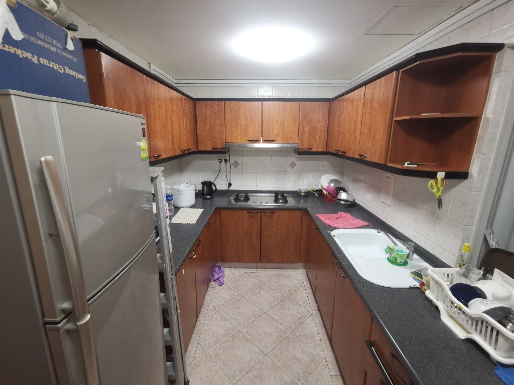 Available  Immediate - Common Roomy/Wifi/Fully Air-con/No Owner Staying/No Agent Fee/Cooking allowed/Near Newton MRT/Near Orchard MRT/Stevens MRT - Newton - Bedroom - Homates Singapore