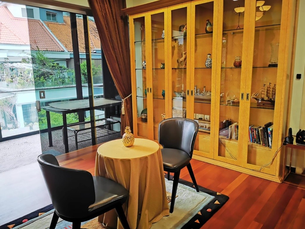 Serangoon Garden Estate, Landed Semi-D, Spacious room with attached bathroom - Serangoon - Flat - Homates Singapore