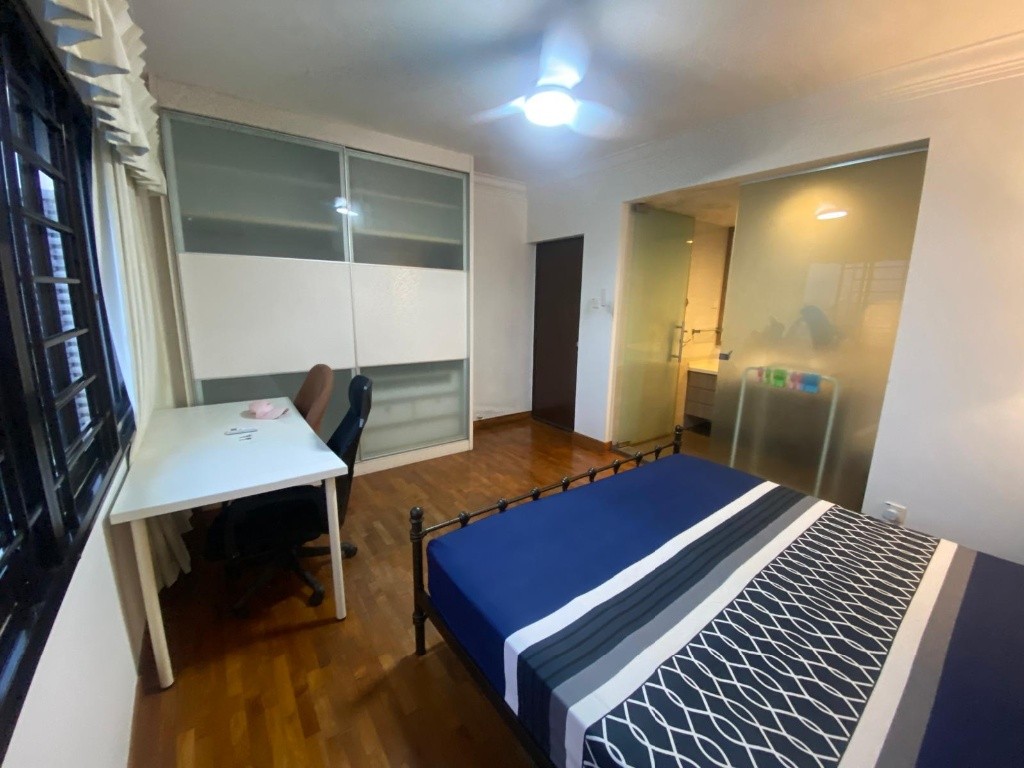 10B BRADELL VIEW - Available on 3 Sep / Master bed Room / 1or 2 person stay / Private Bathroom / WiFi / Aircon / No Owner Staying / No Agent Fee / Cooking Allowed / Near Braddell MRT / Marymount MRT / - Homates Singapore