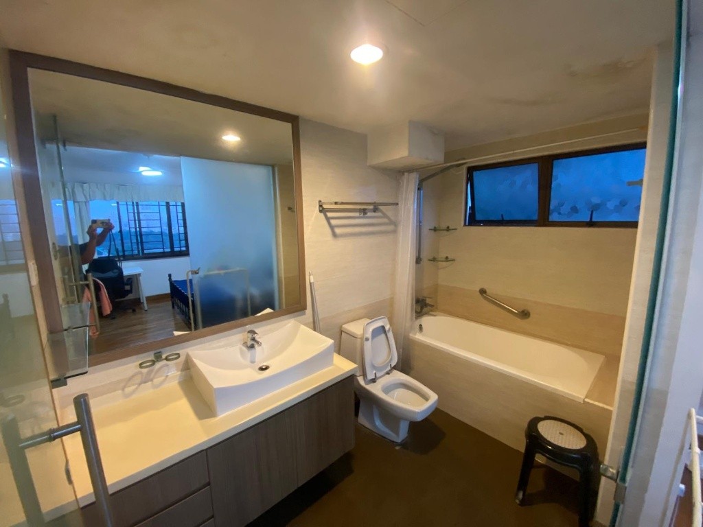 10B BRADELL VIEW - Available on 3 Sep / Master bed Room / 1or 2 person stay / Private Bathroom / WiFi / Aircon / No Owner Staying / No Agent Fee / Cooking Allowed / Near Braddell MRT / Marymount MRT / - Homates Singapore