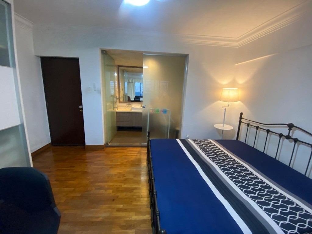 10B BRADELL VIEW - Available on 3 Sep / Master bed Room / 1or 2 person stay / Private Bathroom / WiFi / Aircon / No Owner Staying / No Agent Fee / Cooking Allowed / Near Braddell MRT / Marymount MRT / - Homates Singapore