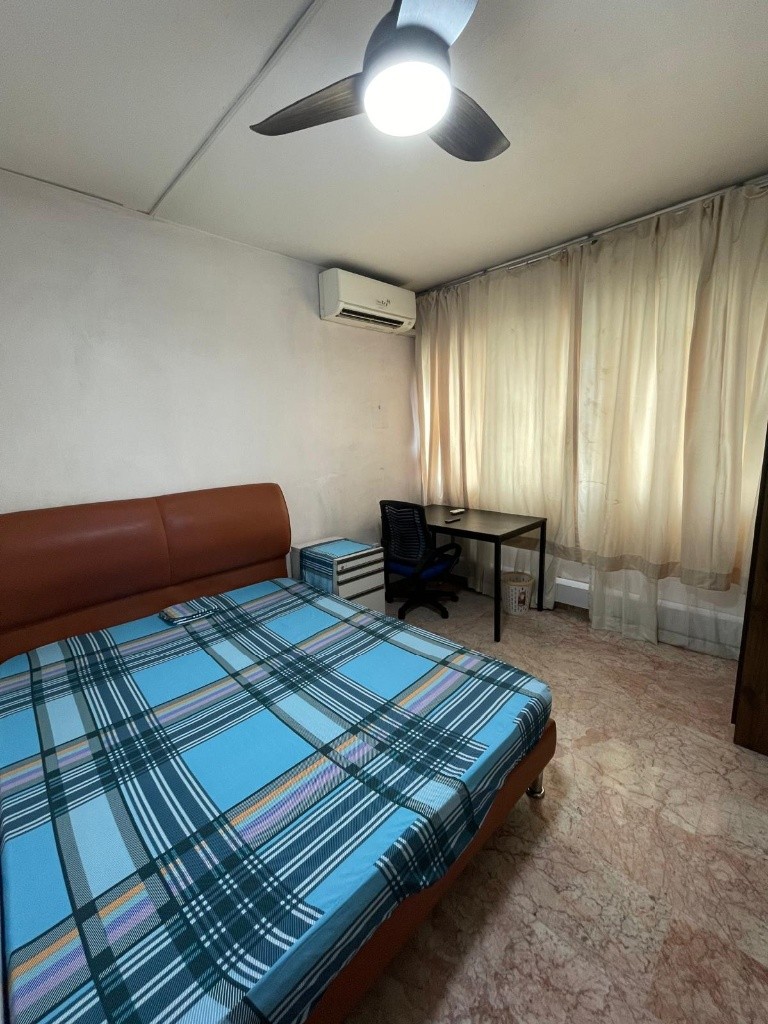 10E 11-20 Immediate Available - Common Room/1 or 2 pax stay/no Owner Staying/No Agent Fee/Cooking allowed / Near Braddell MRT / Marymount MRT / Caldecott MRT - Braddell - Bedroom - Homates Singapore