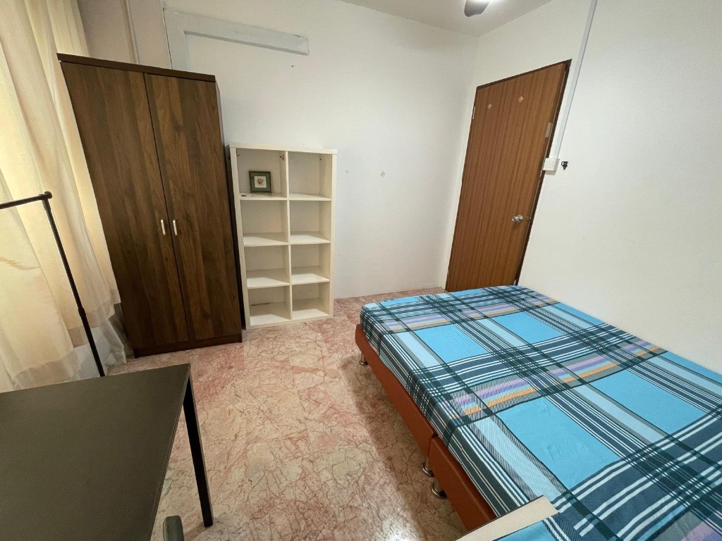 10E 11-20 Immediate Available - Common Room/1 or 2 pax stay/no Owner Staying/No Agent Fee/Cooking allowed / Near Braddell MRT / Marymount MRT / Caldecott MRT - Braddell - Bedroom - Homates Singapore