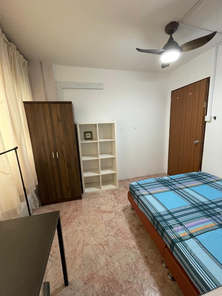 10E 11-20 Immediate Available - Common Room/1 or 2 pax stay/no Owner Staying/No Agent Fee/Cooking allowed / Near Braddell MRT / Marymount MRT / Caldecott MRT - Braddell - Bedroom - Homates Singapore