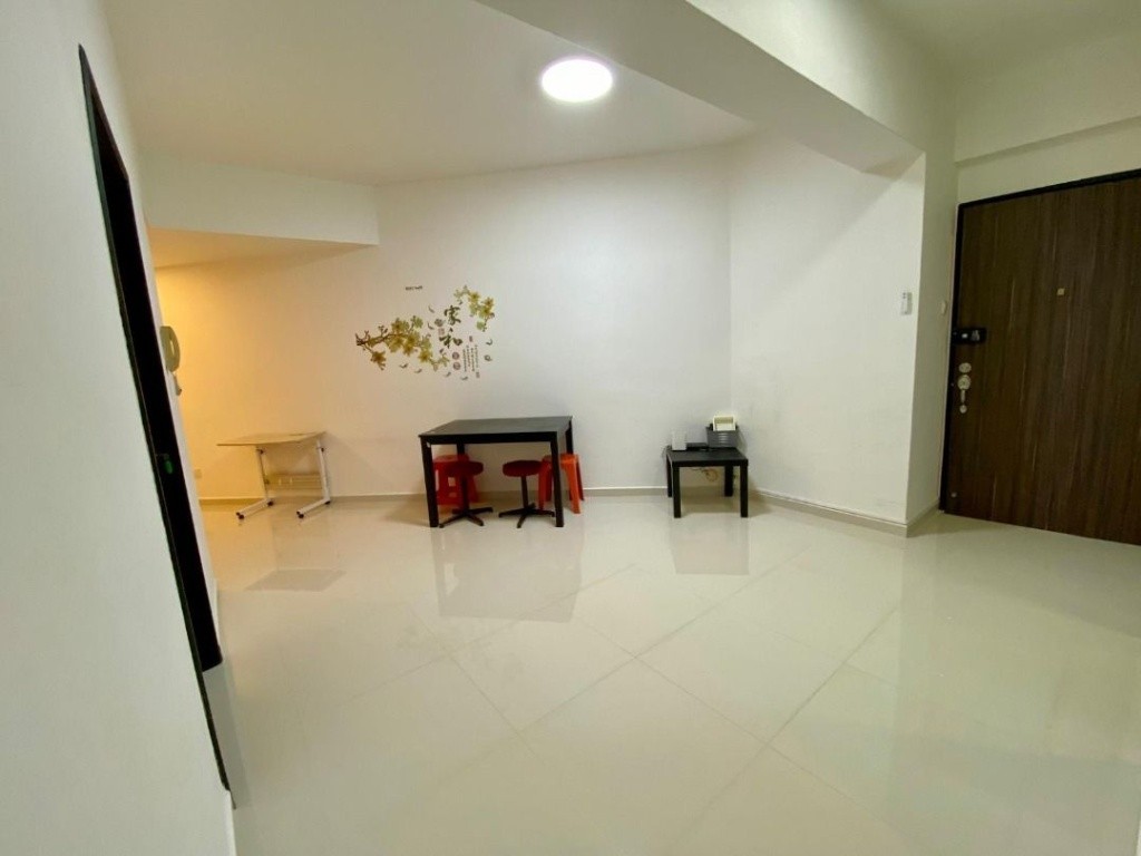 VICTORY HEIGHTS Middle Room /1 persons stay/No Owner Staying/Fully Furnished /WIFI/2 Shared Bathroom/allowed Light Cooking/ Balestier / Toa Payoh/Novena MRT/ Available on Immediately - Toa Payoh - Fla - Homates Singapore