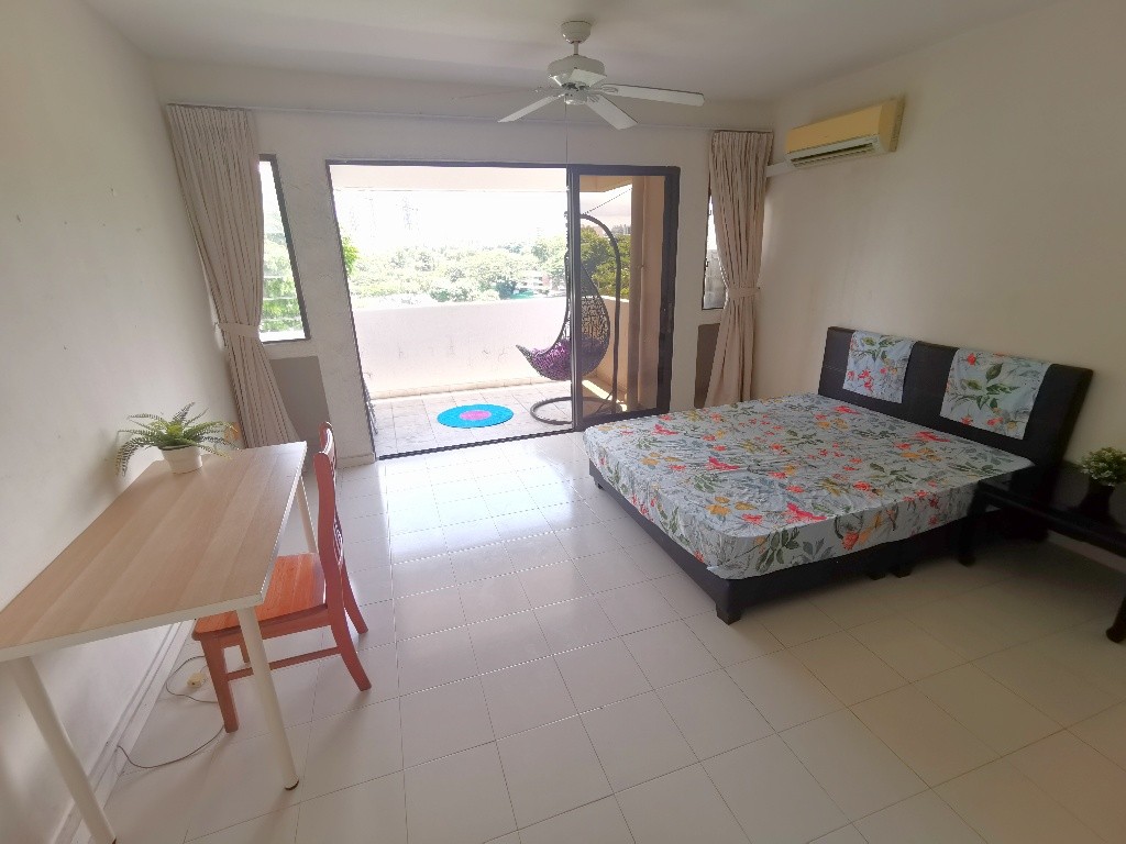 Common Room / Near Clementi, Dover &amp; Buona Vista MRT / 1-2 Pax Stay / Available 3 Nov / No Owner Stay - Bukit Timah - Flat - Homates Singapore