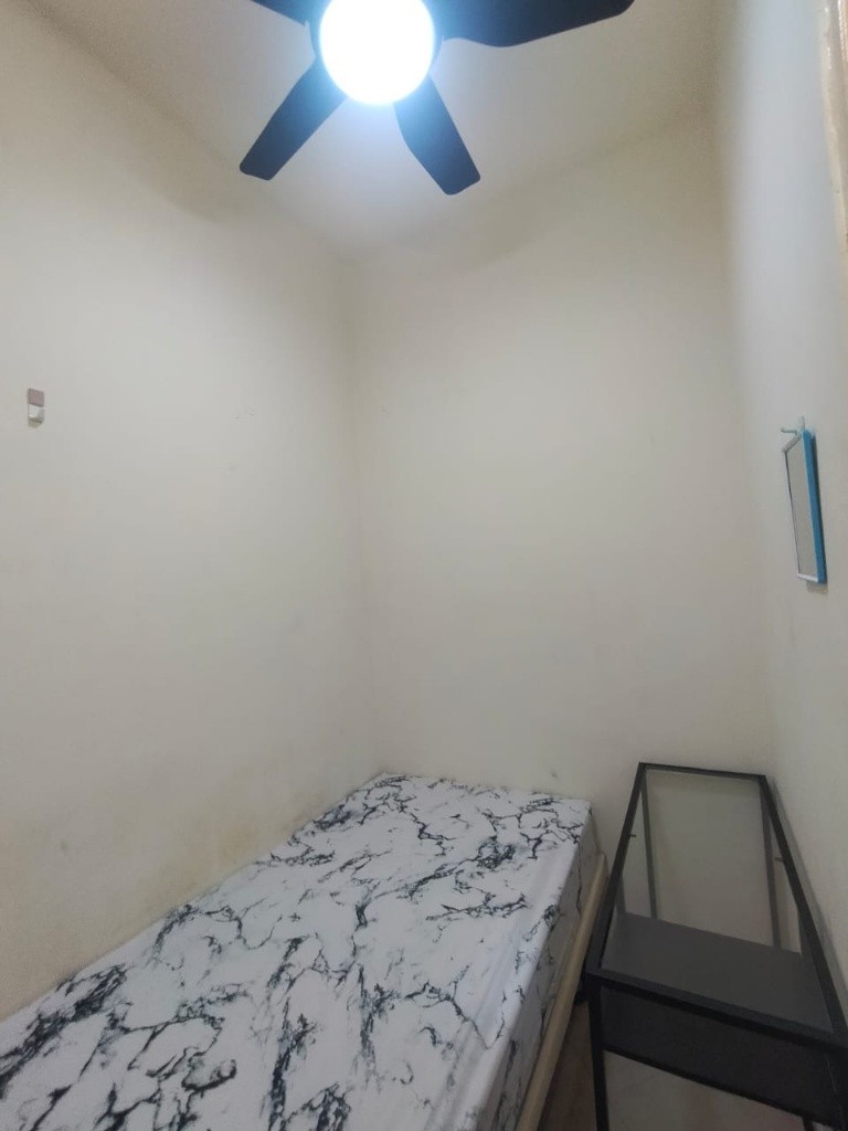 Available Immediate/Common Room/Near Toa Payoh, Novena MRT/No Owner Staying/Fully Furnished with Bed/Wardrobe/WIFI - Toa Payoh - Bedroom - Homates Singapore