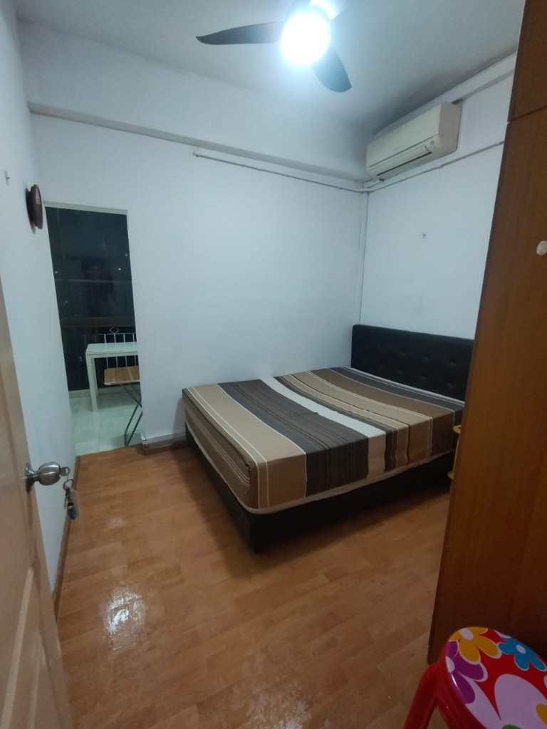 Room For Rent - Somerset, Newton, Dhoby Ghaut MRT/ Common room / 1-2 pax stay / Available﻿ Dec 25 - Orchard - Bedroom - Homates Singapore