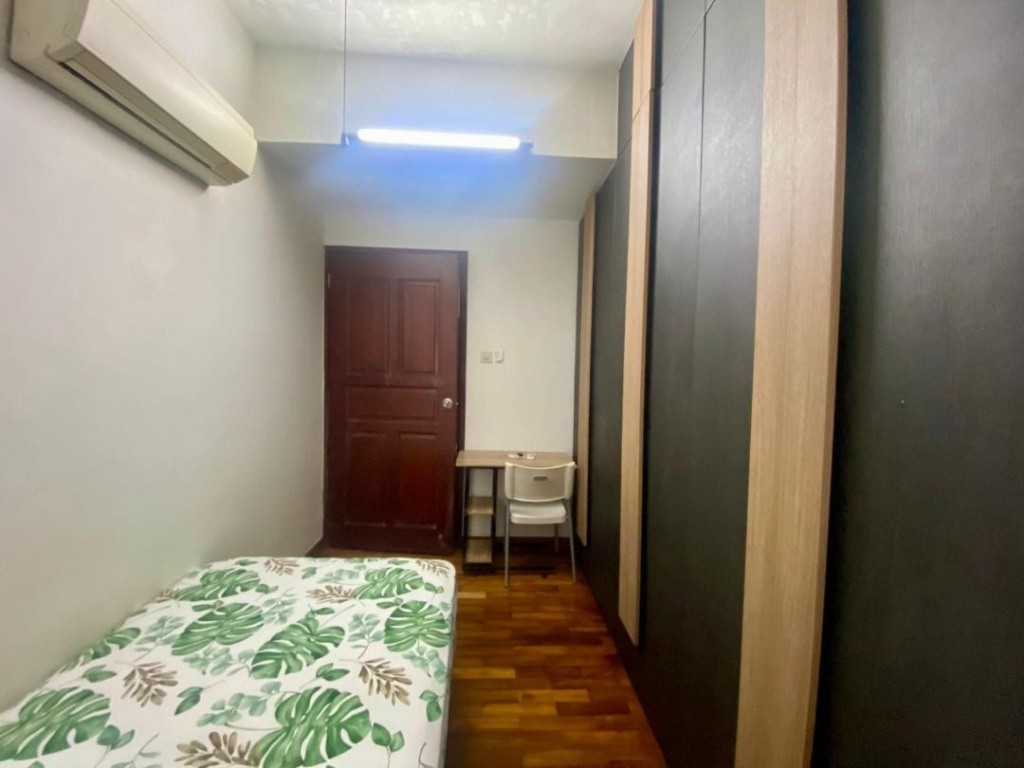 Available 15 Jan - Common bedroom Room/Strictly Single Occupancy/fully furnished room with bed, shared bathroom /wardrobe, air-con / no Owner Stay/No Agent Fee/ light Cooking allowed - Dhoby Ghaut 多美歌 - Homates 新加坡