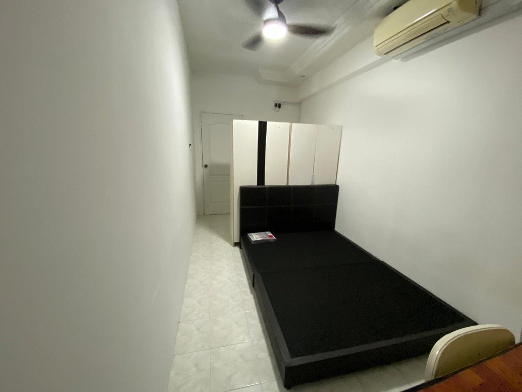Available﻿ IMMEDIATELY - Common Room/Include Utilities/Wifi/Aircon/No Agent Fee/Light Cooking Allowed/Washing Machine - Toa Payoh - Bedroom - Homates Singapore