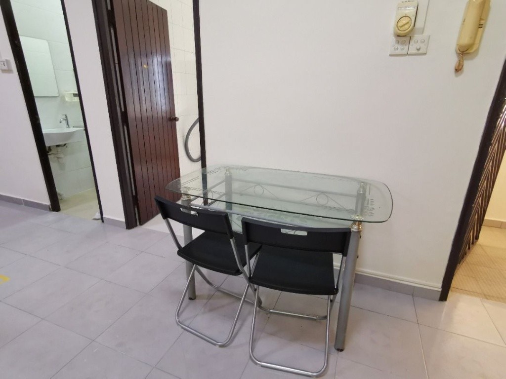 Room For Rent - Somerset, Newton,Dhoby Ghaut MRT/ Common room / 1-2 pax stay / Available﻿ IMMEDIATELY - Orchard - Bedroom - Homates Singapore
