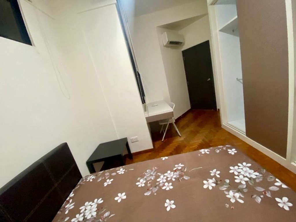 Available﻿ May 2 - Common Room/Include Utilities/Wifi/Aircon/No Agent Fee/Light Cooking Allowed/Washing Machine - Eunos - Bedroom - Homates Singapore