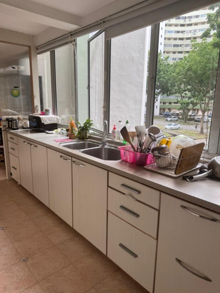 Available﻿ Immediate- Common Room/Include Utilities/Wifi/Aircon/No Agent Fee/Light Cooking Allowed/Washing Machine - Clementi 金文泰​​ - 分租房間 - Homates 新加坡