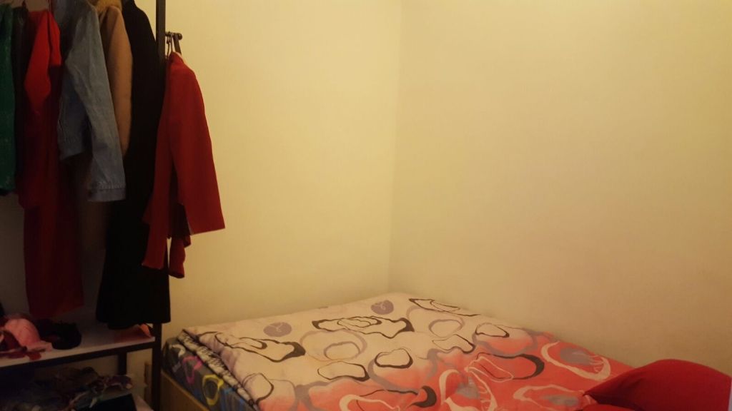 Cozy double bedroom with private terrace (Sai Ying Pun - 西區 - 房間 (合租／分租) - Homates 香港