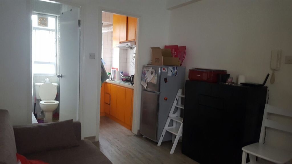 Cozy double bedroom with private terrace (Sai Ying Pun - 西區 - 房間 (合租／分租) - Homates 香港