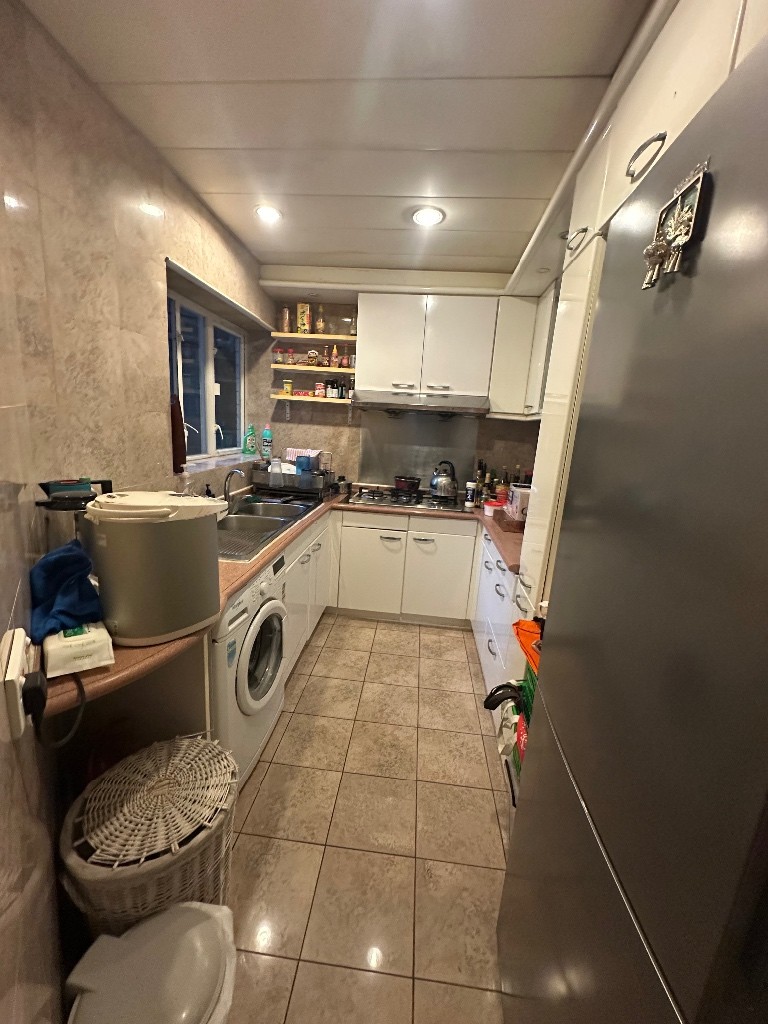 屋內總共四間房 三個洗手間 廚房客廳飯廳共用 - 紅磡/黃埔 - 房間 (合租／分租) - Homates 香港