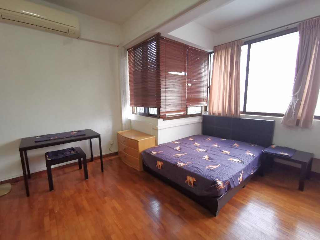 Near Balestier / Toa Payoh and Novena MRT/ Huge Window Queen Room / Available 4 Dec - Novena 諾維娜 - 分租房間 - Homates 新加坡