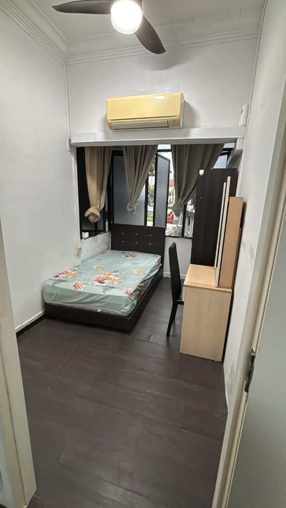 EAST GROVE Common Room/no Owner Staying/No Agent Fee/Cooking allowed/Kembangan MRT / Bedok MRT/ Eunos  MRT/ Available Immediate - Kembangan - Bedroom - Homates Singapore