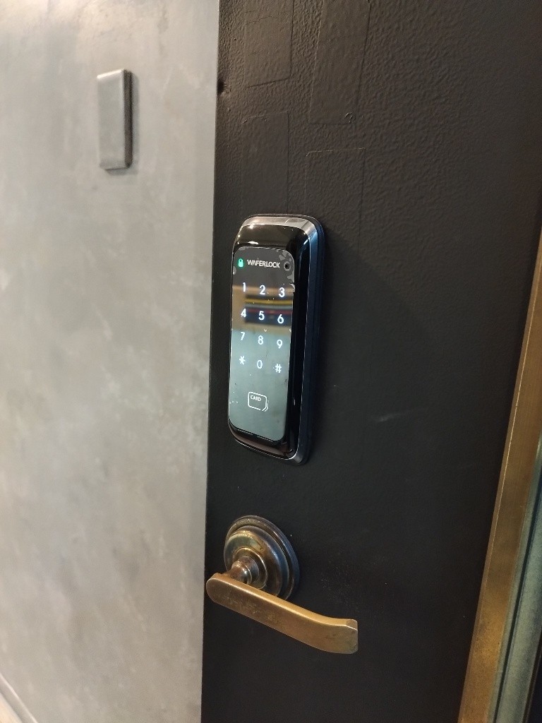 台中市 北區 獨立門牌 台水電 電梯大樓  位於14樓 權狀9.41坪 有獨立陽台通風採光好 獨曬獨洗 不會淋雨  - North - Studio - Homates Taiwan